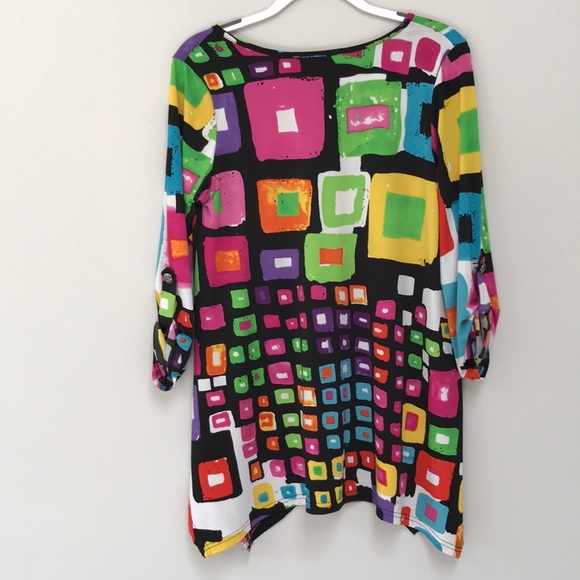 V-Neck Colorful Lior Top - Picture 2 of 5